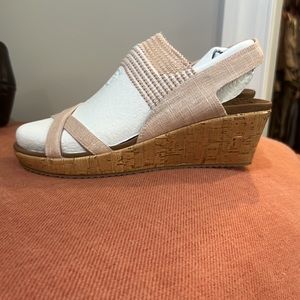 SKECHERS WEDGE SANDAL